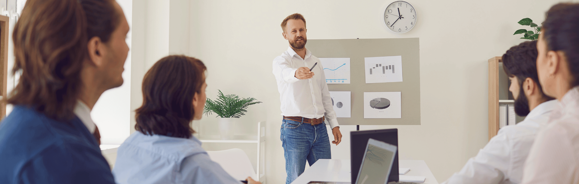 https://www.salespro.co.il/wp-content/uploads/2026/06/ניהול-מכירות-2.png